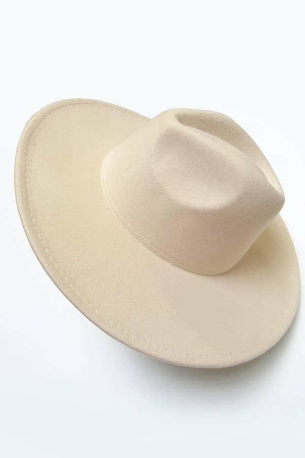 A VINTAGE PLAIN FEDORA HAT