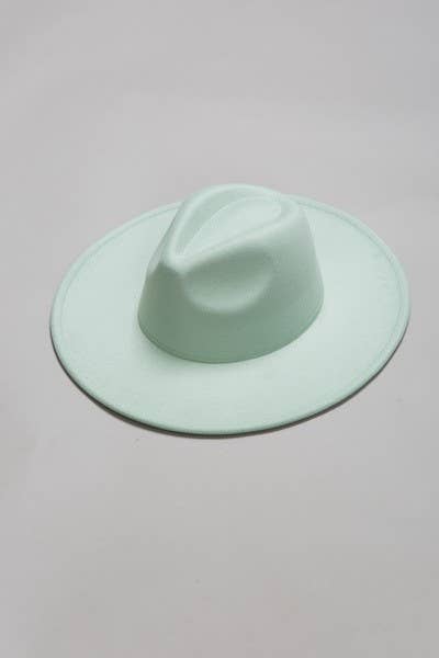 A VINTAGE PLAIN FEDORA HAT