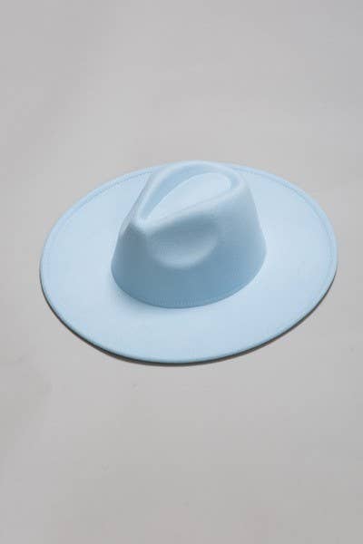 A VINTAGE PLAIN FEDORA HAT