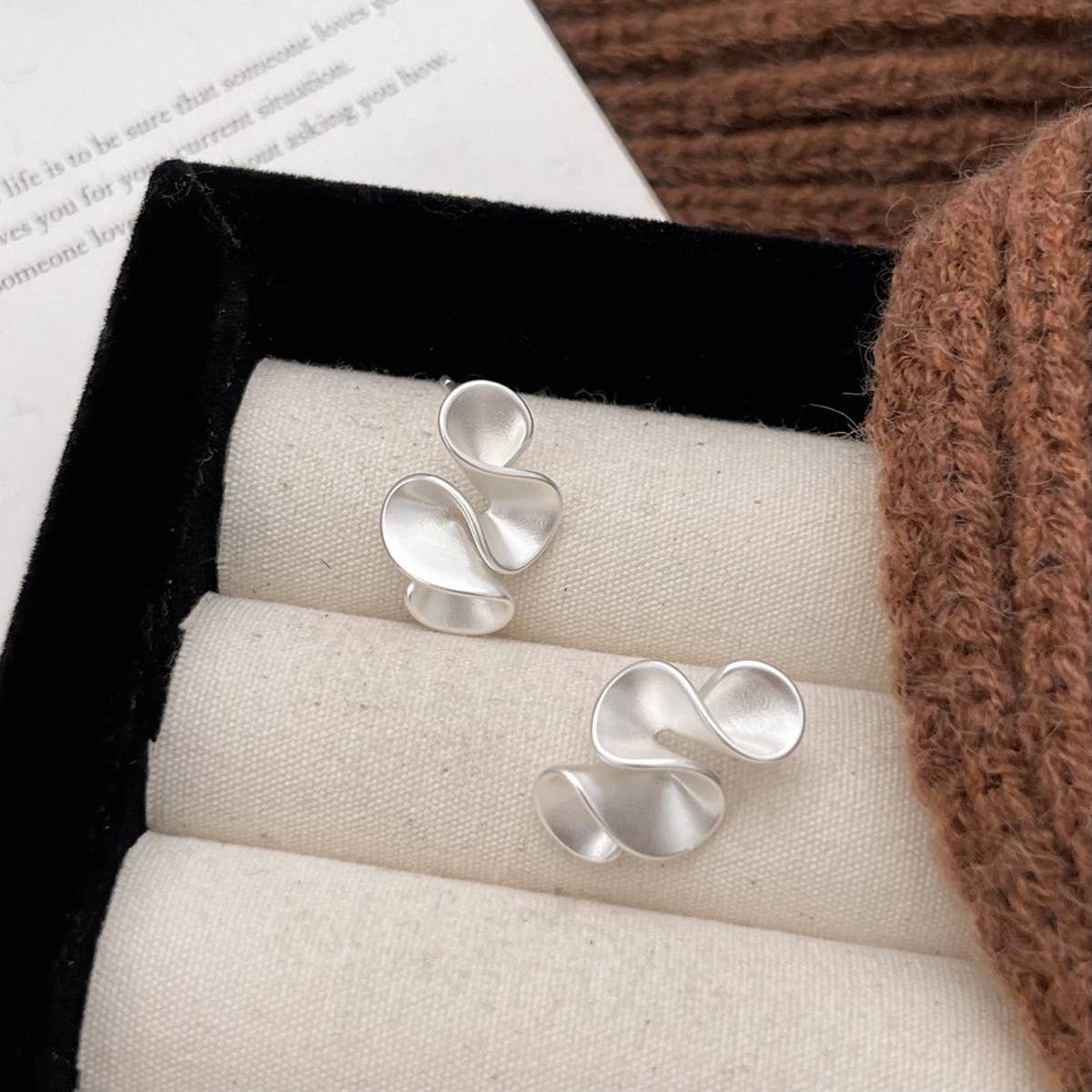 SIMPLE GEOMETRIC DESIGN EARRINGS